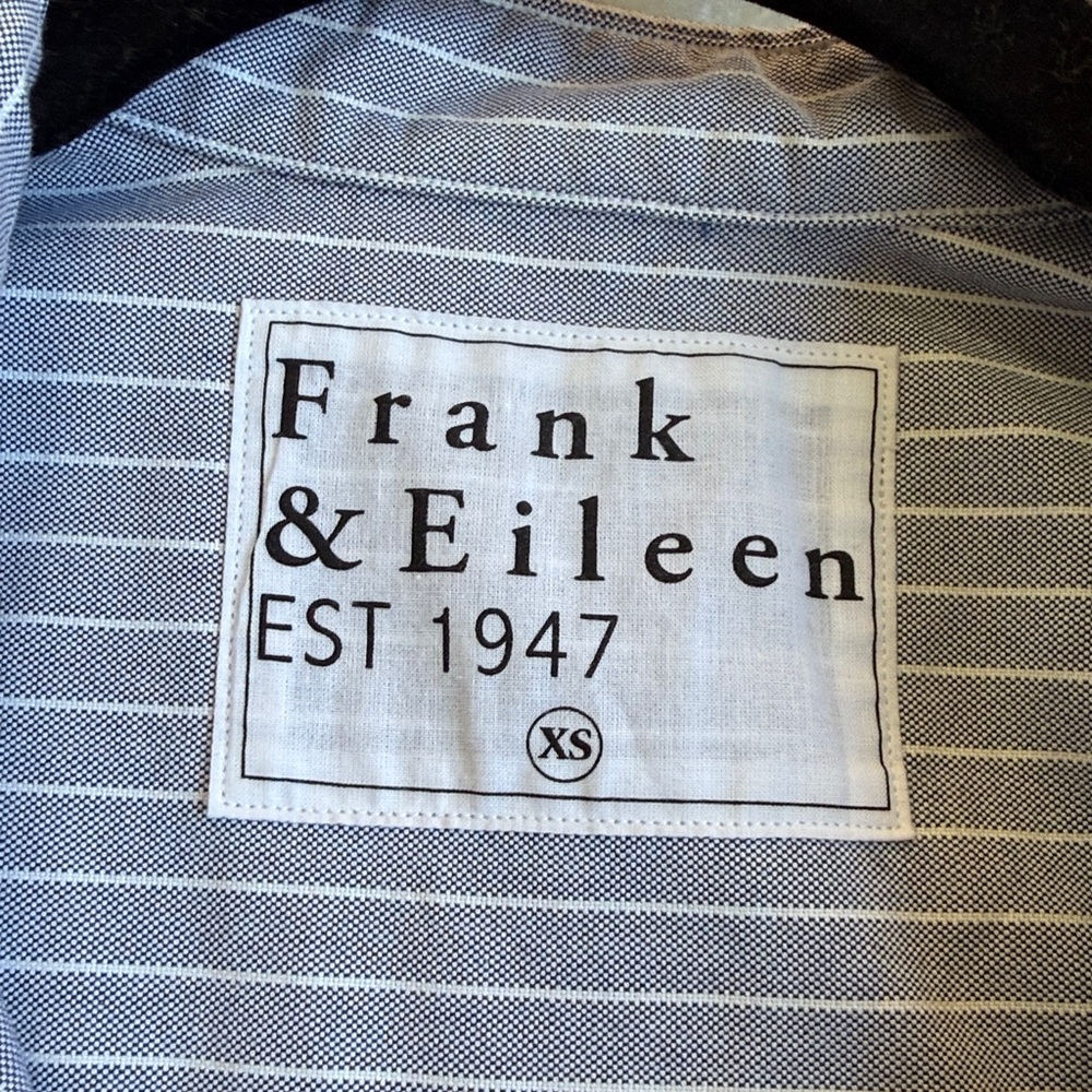 Frank & Eileen Button Up Shirt Silvio Size XS Stripe Blue EUC - Picture 2 of 7
